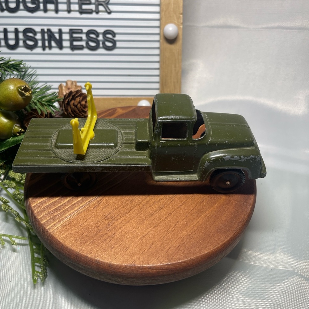 Vintage Tootsietoy Flatbed Tow Truck Green with Yellow Hook Made in USA
